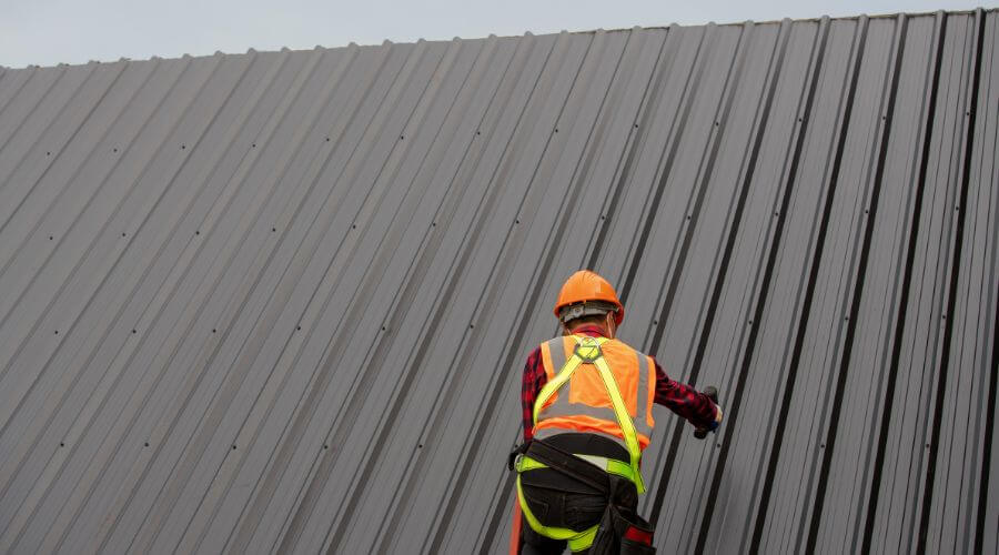 Professional gutter cleaning in Worth, MO